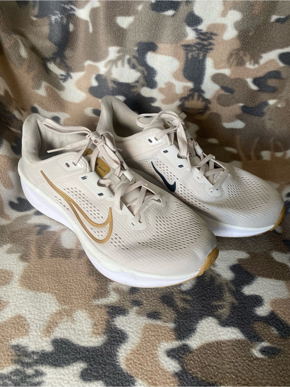 Nike Quest 6 Women's Running Shoes (Phantom/Metallic Gold) Size 10.